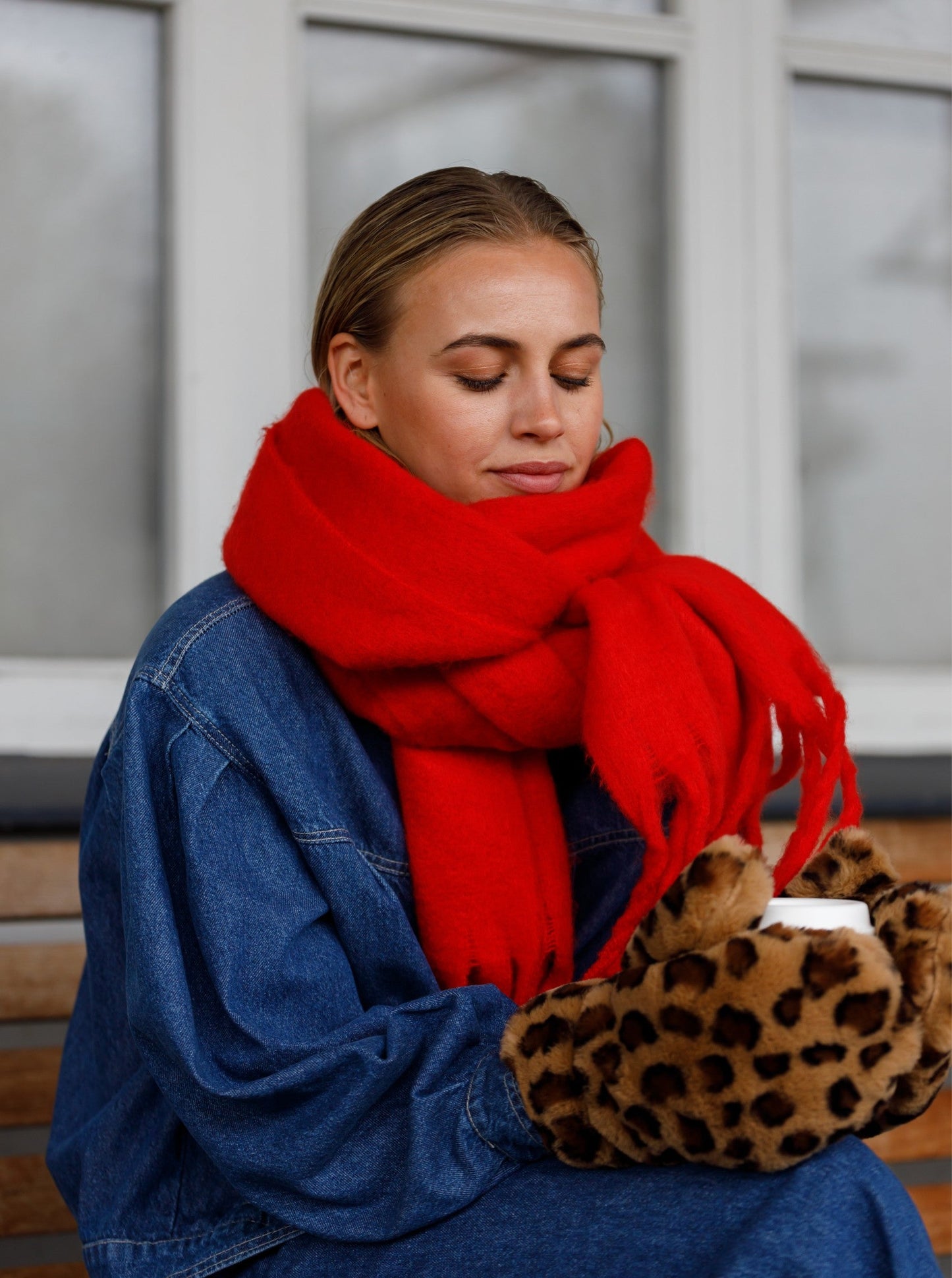 Black Colour Lorraine scarf Red