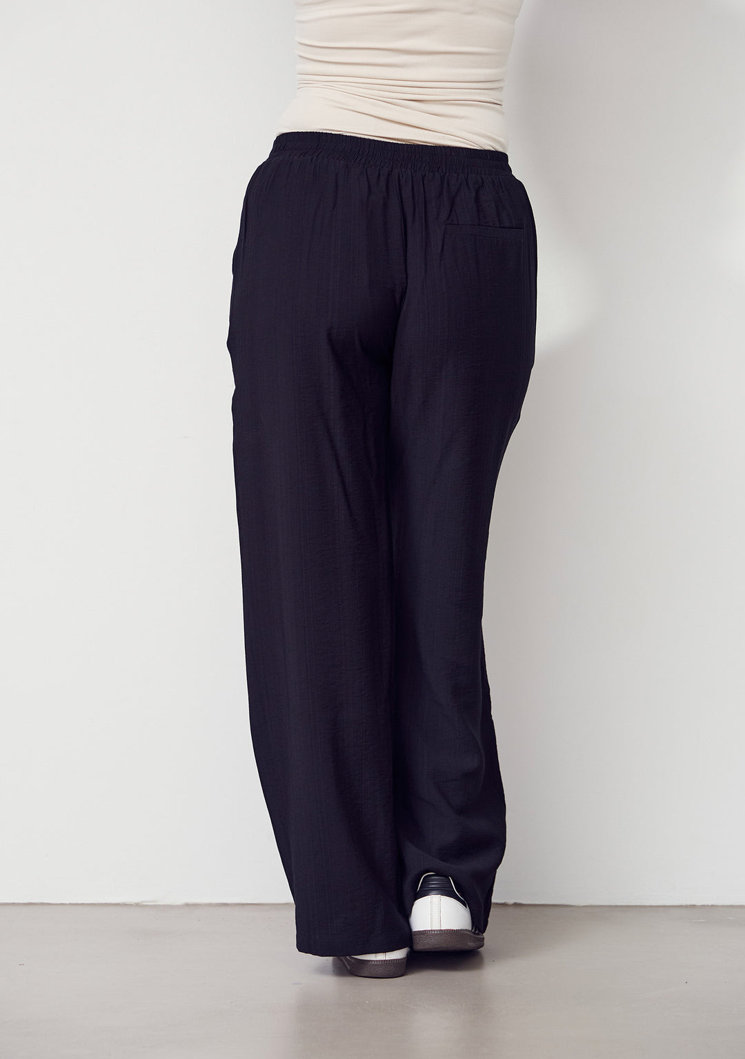 Isay Elly Basic Pant Black