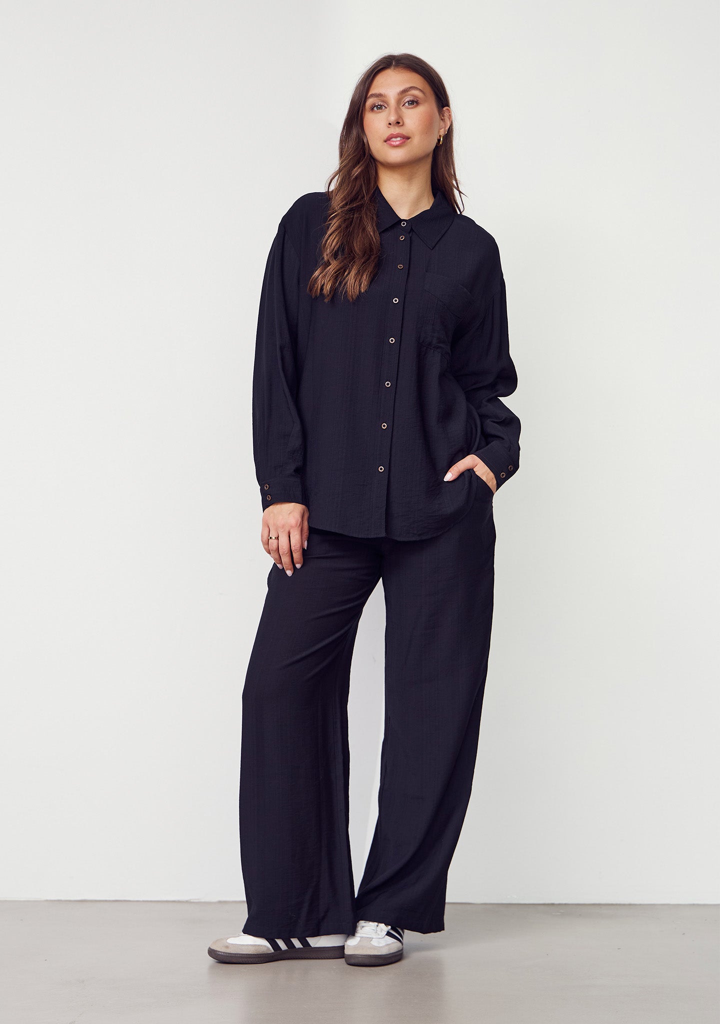 Isay Elly Basic Shirt Black