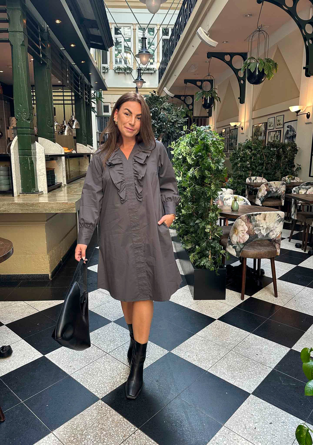 Isay Sigga V- Flounce Dress Black