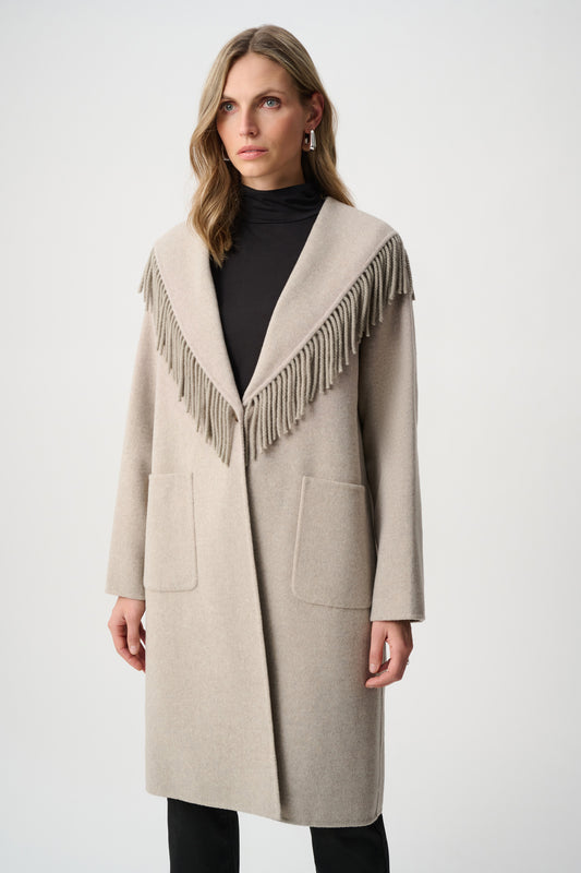 Joseph Ribkoff Wool Blend Shawl Collar Fringed Coat 263912 – jakke fra Joseph Ribkoff hos Den Lille Sorte