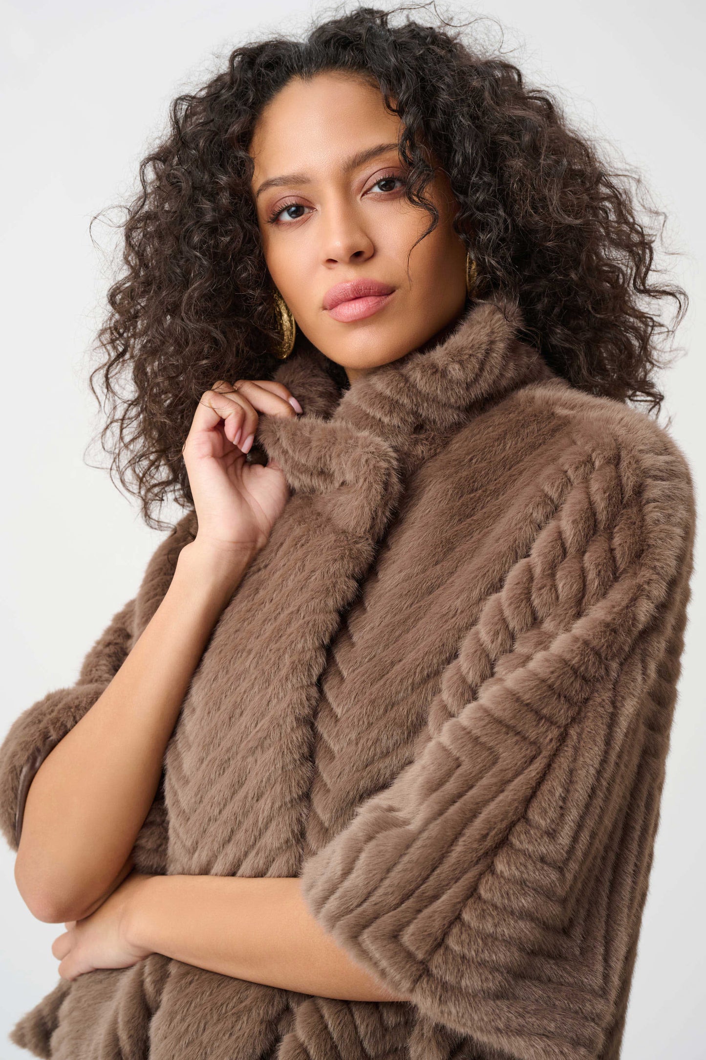 Joseph Ribkoff Chevron Faux Fur Cape-Style Jacket 263917 – produktbilde 3