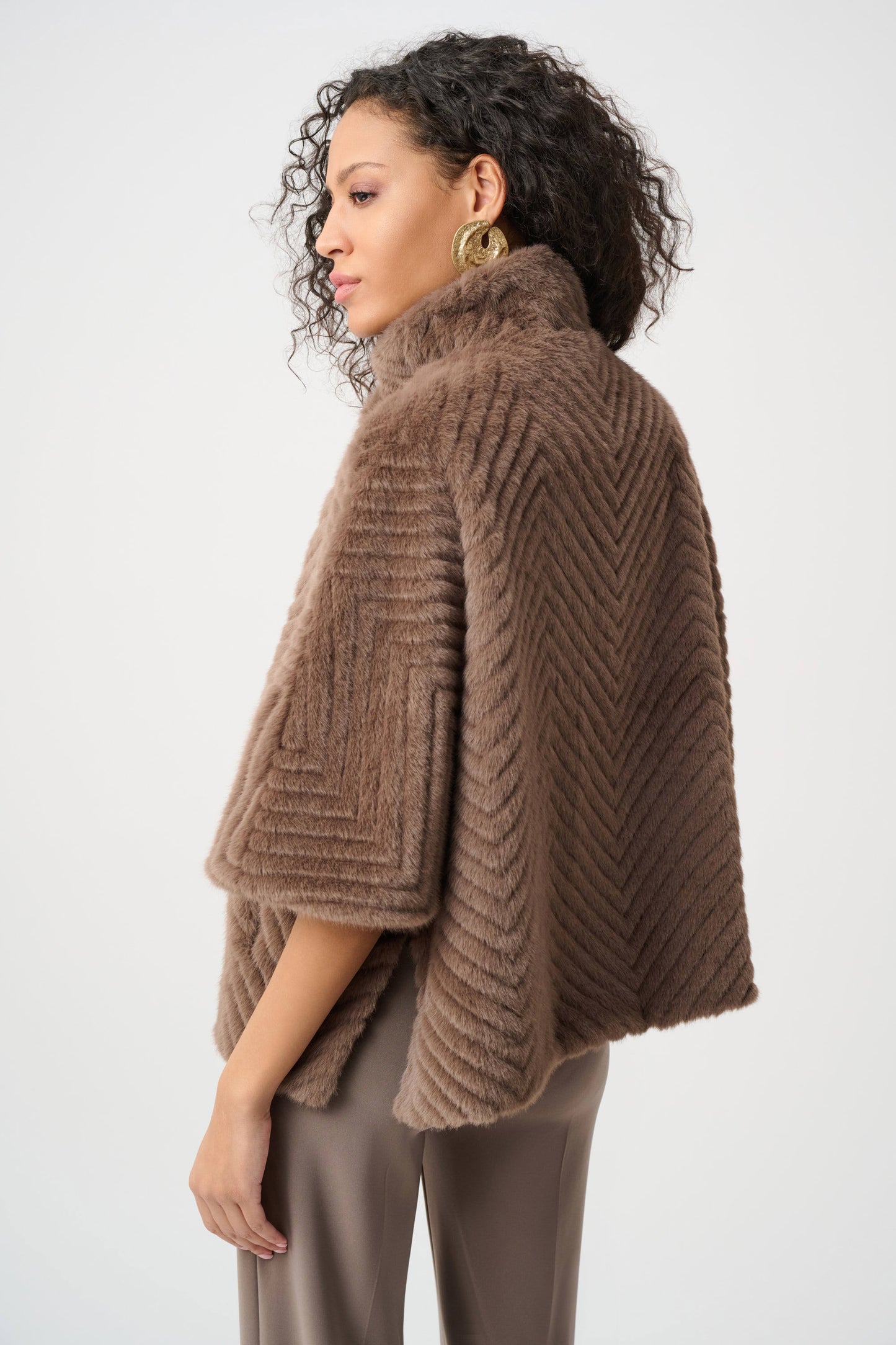 Joseph Ribkoff Chevron Faux Fur Cape-Style Jacket 263917 – produktbilde 4