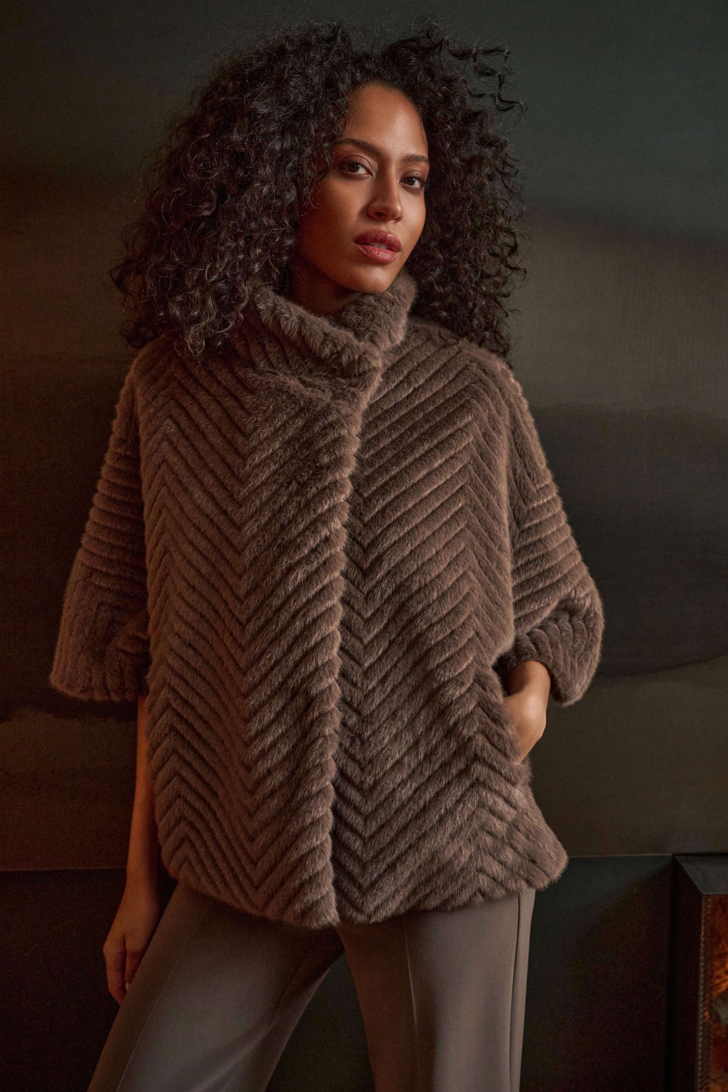 Joseph Ribkoff Chevron Faux Fur Cape-Style Jacket 263917 – produktbilde 5