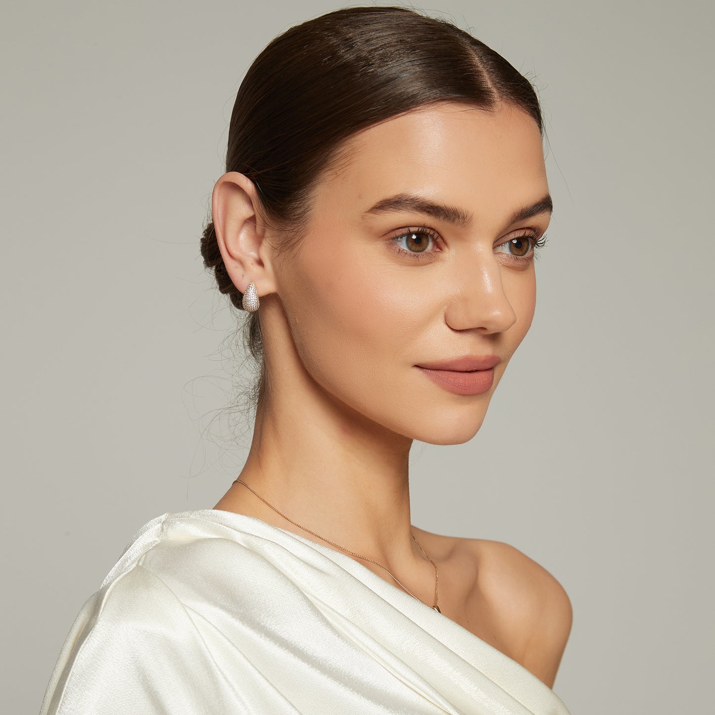 ByJolima Corinne Crystal Small Earring Gold – smykke fra ByJolima hos Den Lille Sorte