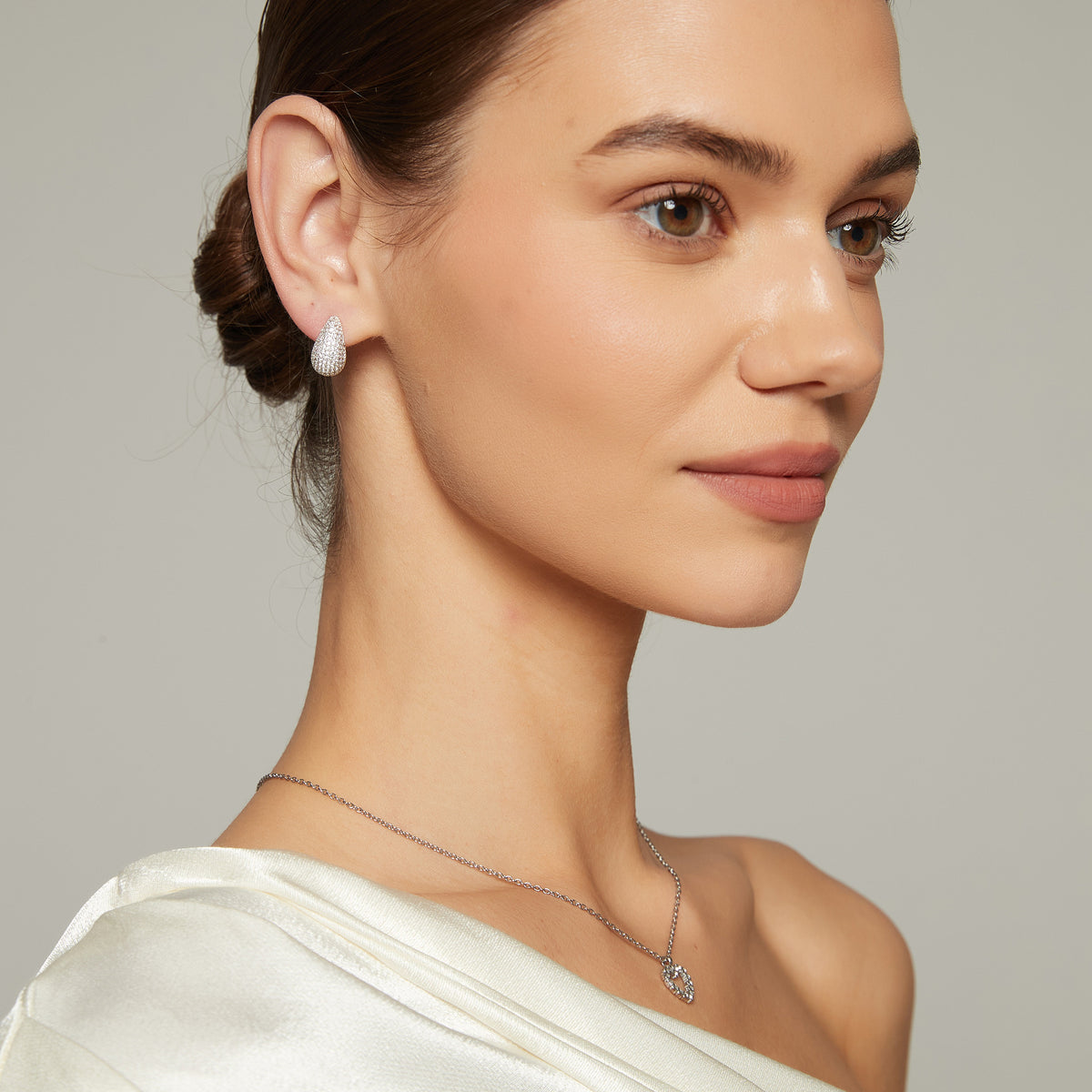 ByJolima Corinne Crystal Small Earring Silver – produktbilde 4