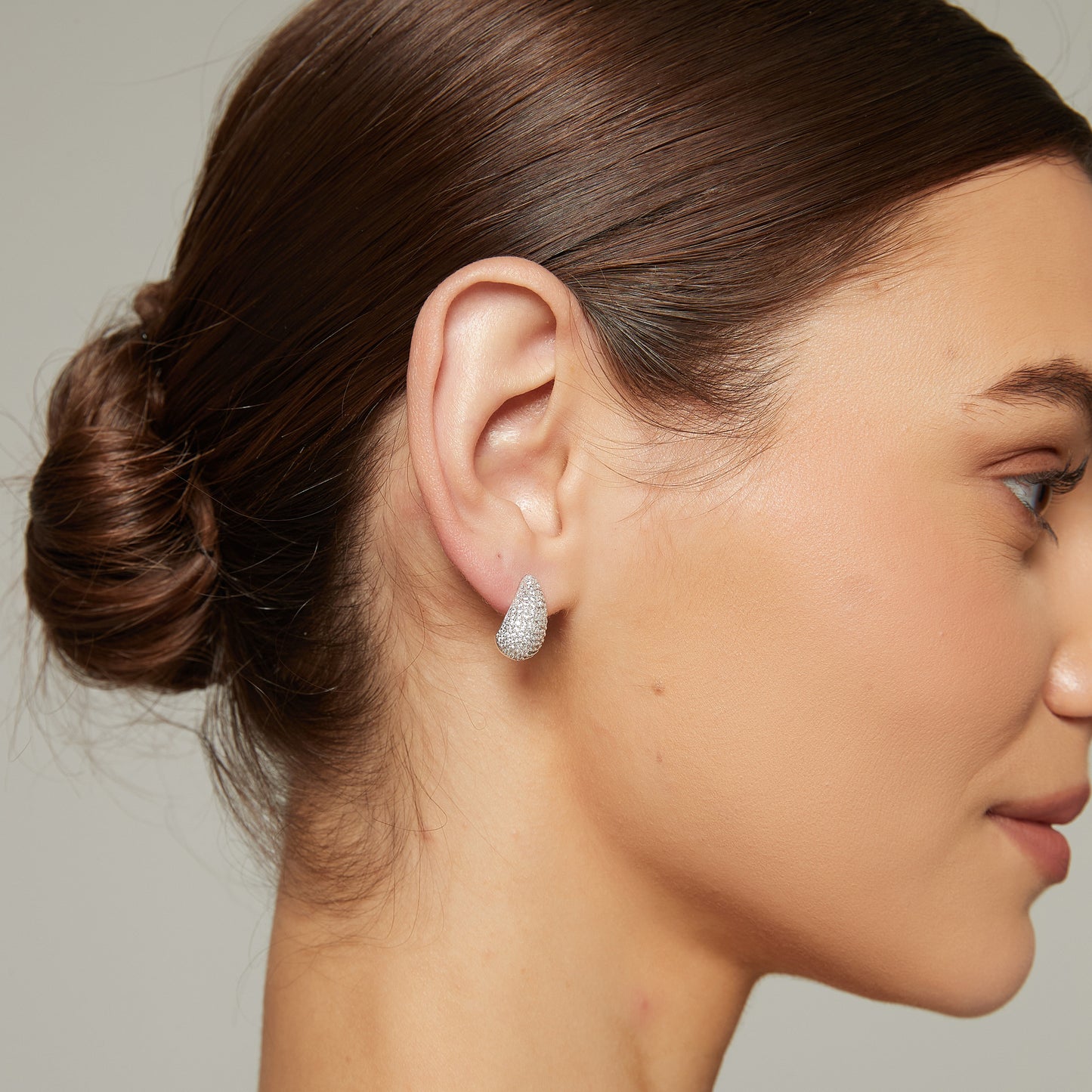 ByJolima Corinne Crystal Small Earring Silver – produktbilde 3