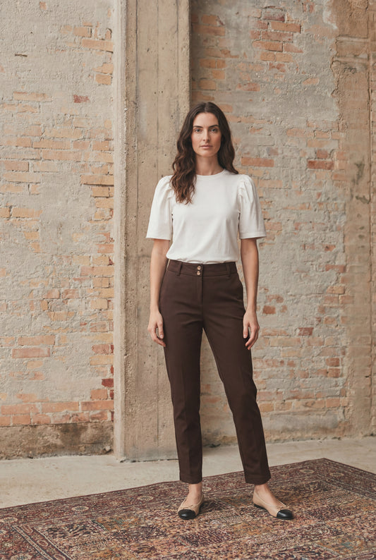Isay Chino Pants Dark Brown – bukse fra Isay hos Den Lille Sorte
