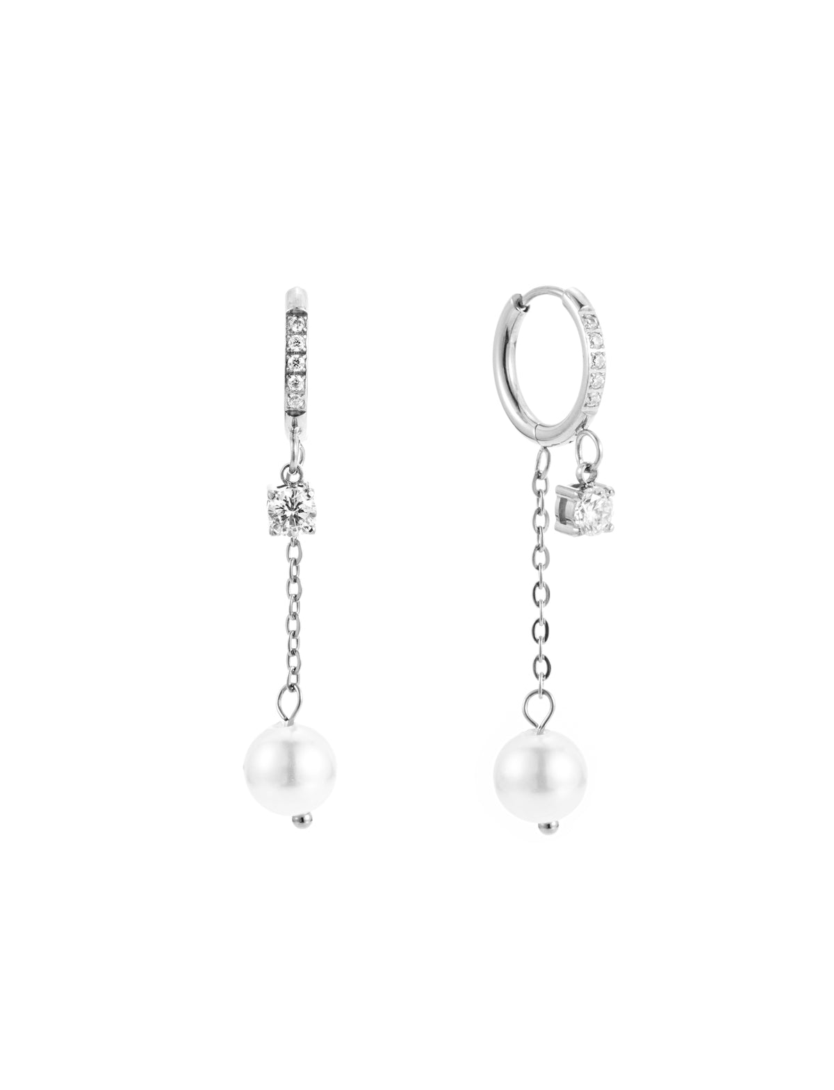 ByJolima Pearl And Crystal Huggie Silver – smykke fra ByJolima hos Den Lille Sorte