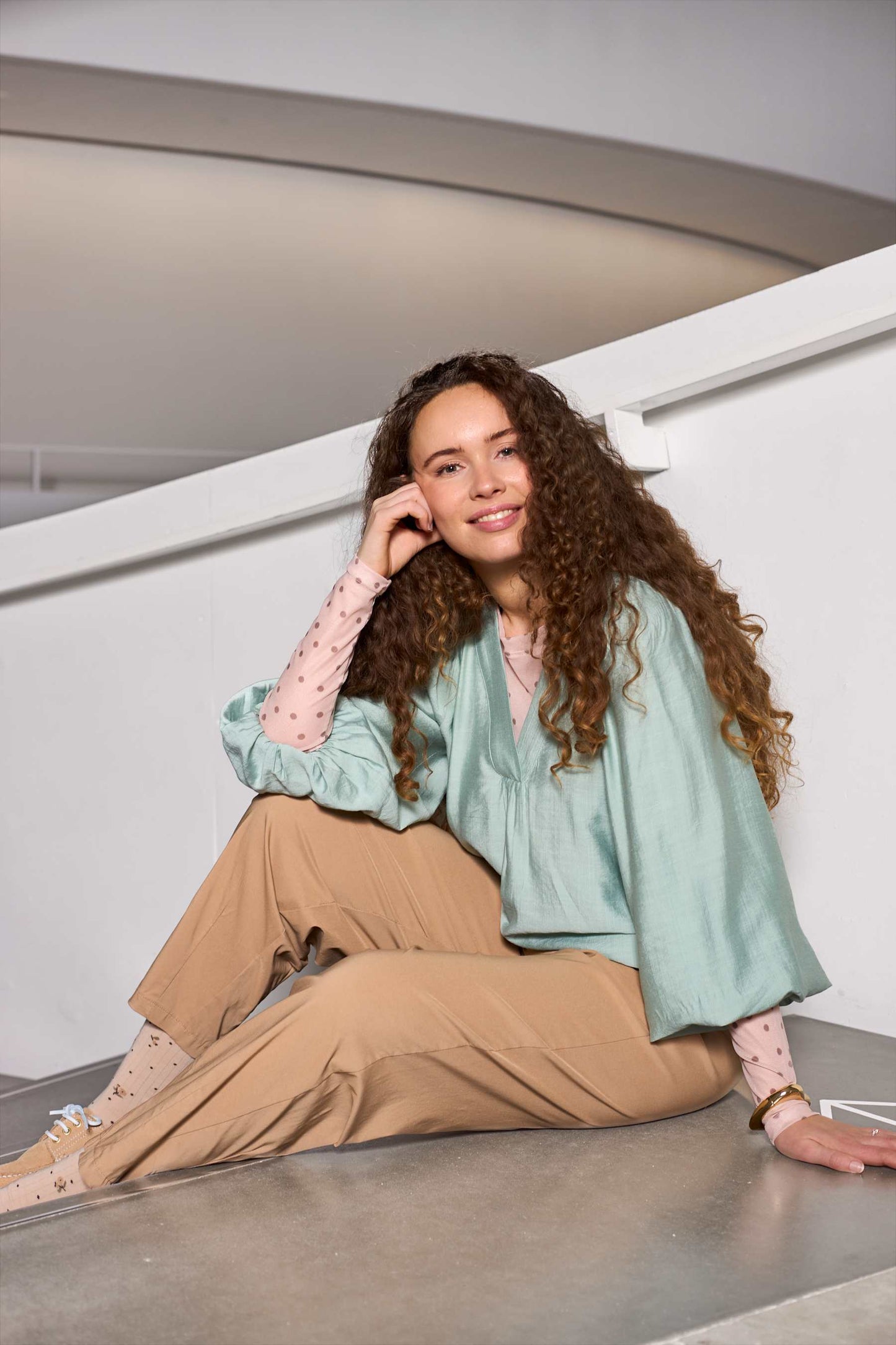 Black Colour Beate Barrel Pant Latte